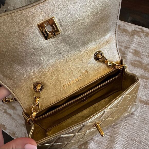 Vintage CHANEL 24k Gold Mini Flap Bag - Picture 3 of 9